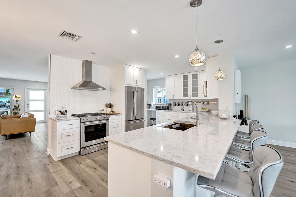 381 SE 3rd Street, photo 4