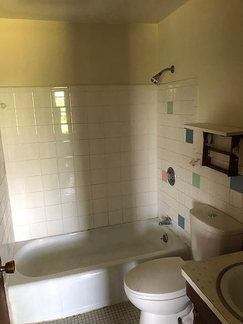 2nd image of 2305 Carling Dr