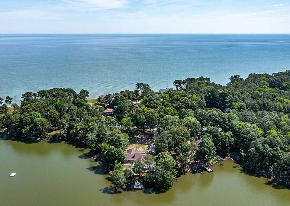 1st image of 355 Riverview Dr