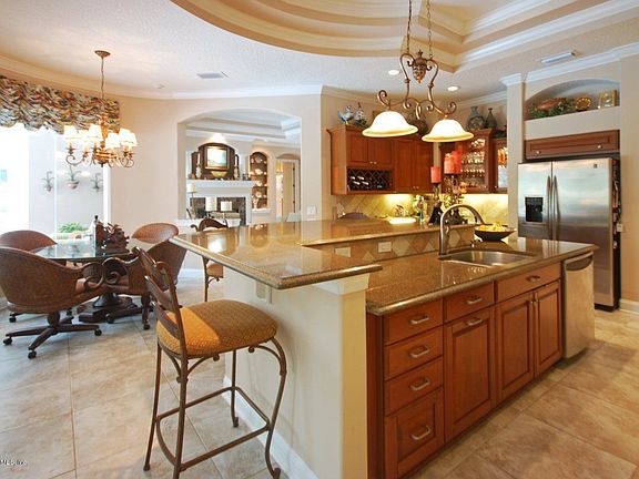 5th image of 2096 Crown Dr