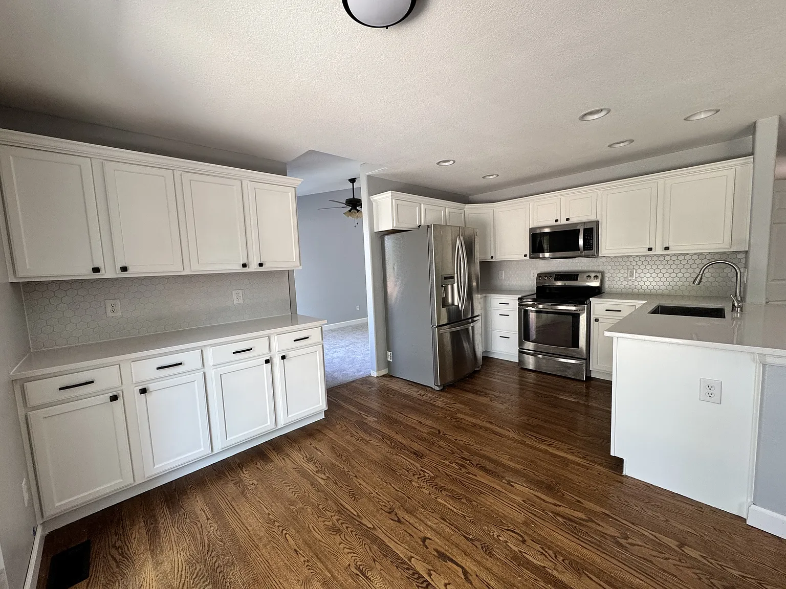 4 bed, 3050 sqft, $3,500 — Photo 4