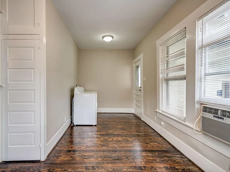 115 Goldenrod St #A — Photo 6