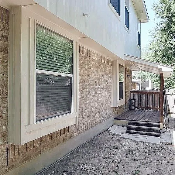 4 bed, 2.5 bath, 1989 sqft, $2,250 — Photo 2