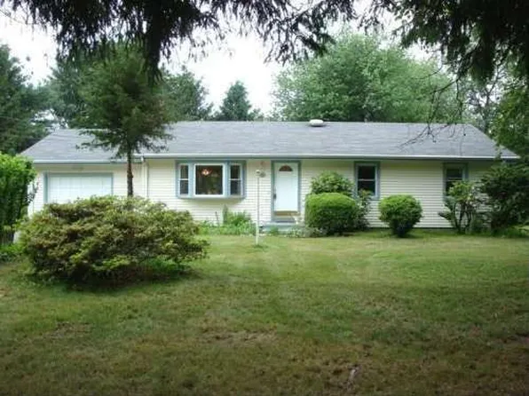 27 Fairlawn St, Farmington, CT 06032