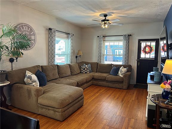 5th image of 130 Pershing Ave