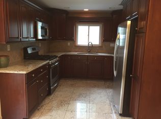 137 Shippen St, Weehawken, NJ 07086