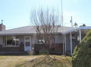 307 W 9th St, Wapato, WA 98951