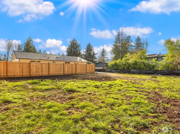 8708 NE 140th Street #B, Kirkland, WA 98034