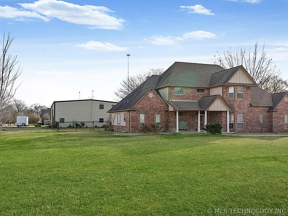 3rd image of 40040 N 3988th Rd