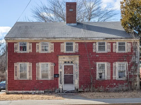 42 Park St, Ayer, MA 01432