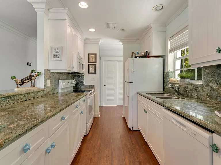 235 W Seaview Cir — Photo 35