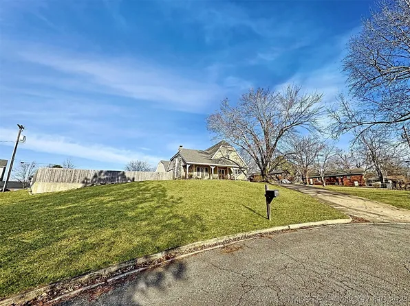 201 Sandy Cir, Tahlequah, OK 74464