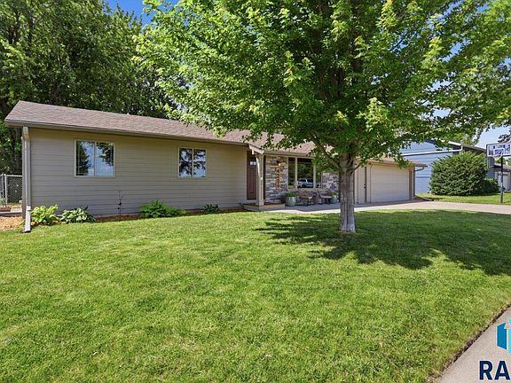 4th image of 4209 E 22nd St