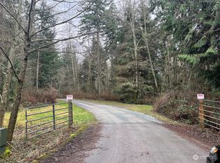 955 2nd St W, Camano Island, WA 98282