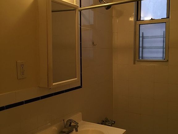5th image of 4136 49th St APT 2R