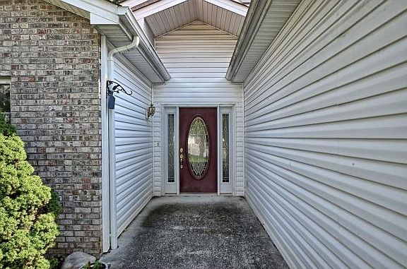 3rd image of 214 Allison Ln