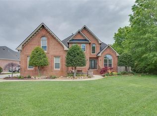 1090 Harwich Dr, Chesapeake, VA 23322