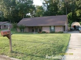 521 Inglewood Dr, Vicksburg, MS 39180