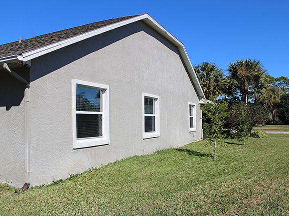 3rd image of 652 E Bianca Cir