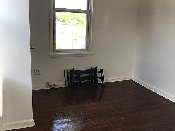 2nd image of 1021 E 215th St APT 3