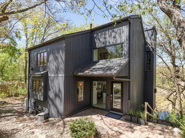 3940 Auburn Dr, Minnetonka, MN 55305