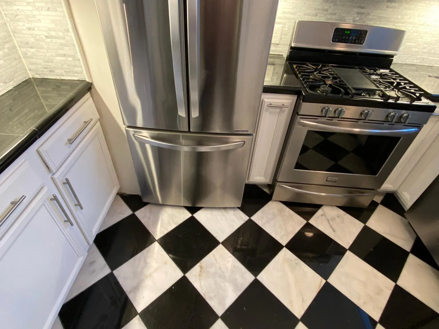 3 bed, 1400 sqft, $1,700 — Photo 3