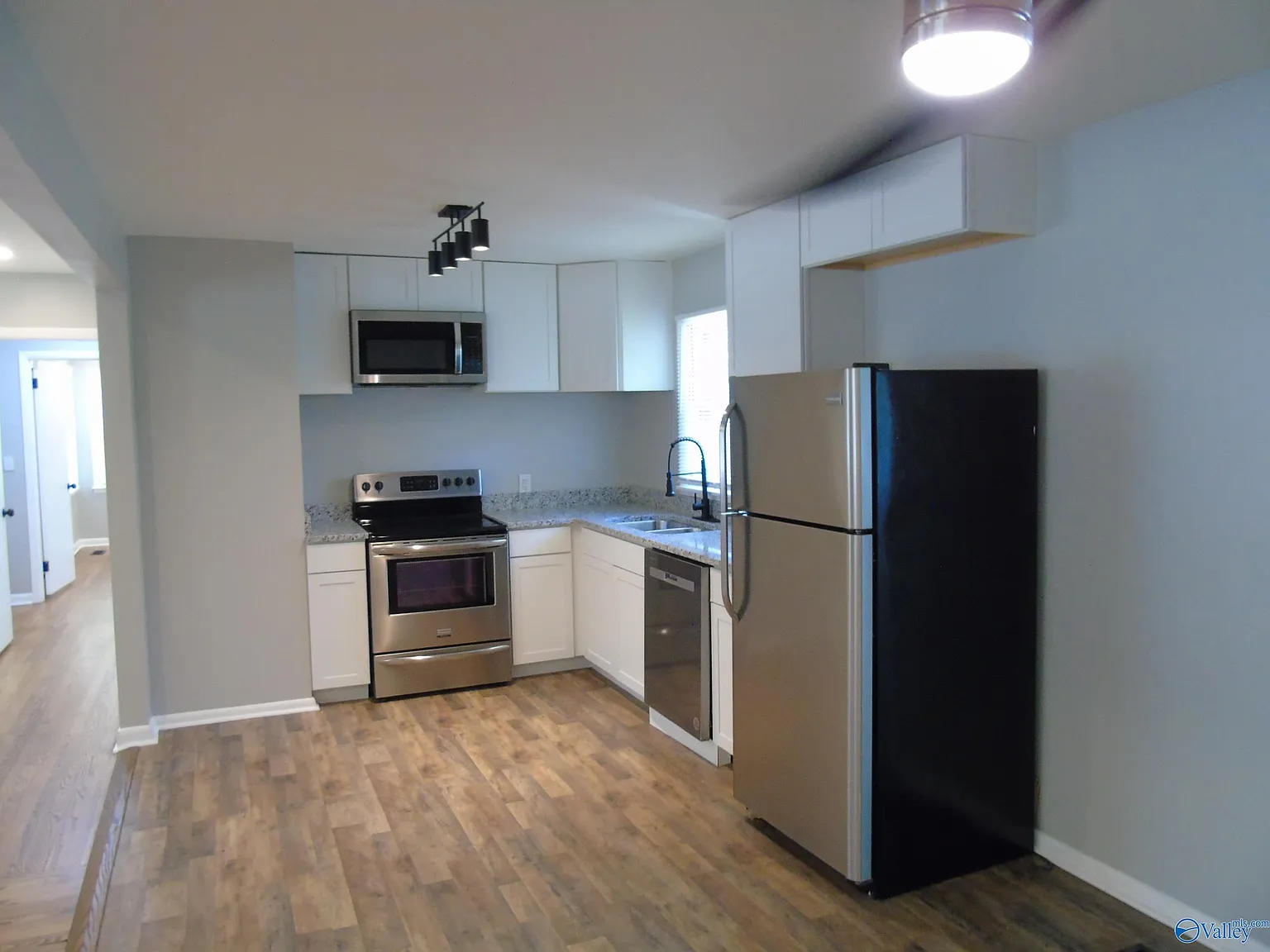 3 bed, 2.5 bath, 1707 sqft, $1,850 — Photo 4