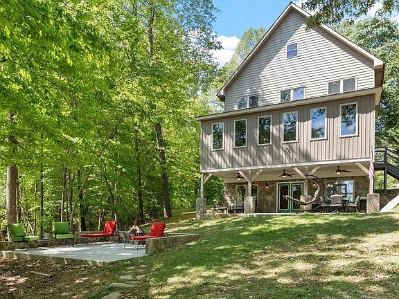 2nd image of 160 Stillwater Ln