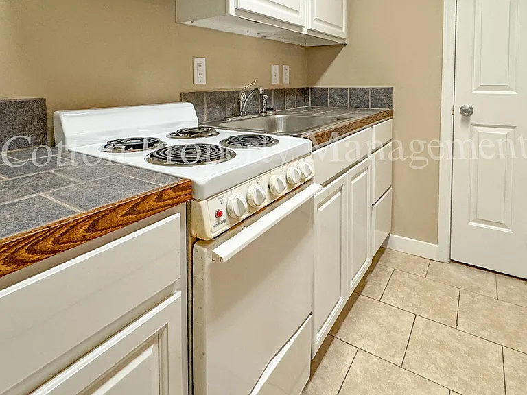 4516 Greentree Rd #9 — Photo 5