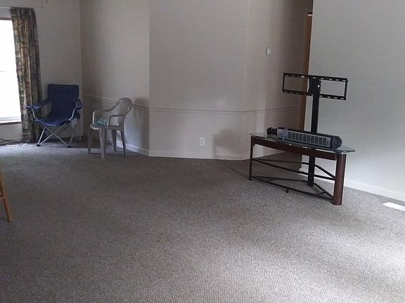 4th image of 18411 Valerie Dr