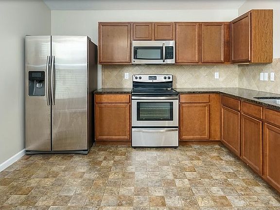 5th image of 1738 Grovenberg Ct