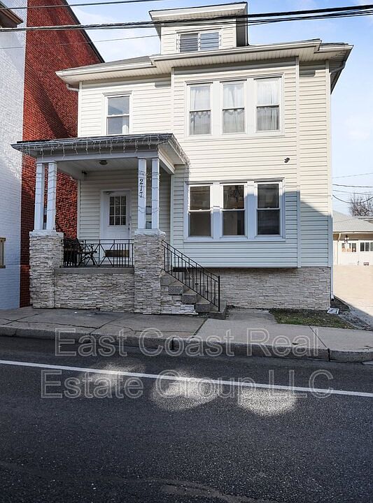 1st image of 217 N Locust St #1