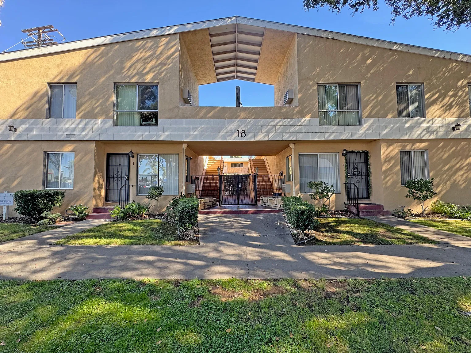 2 bed, $2,200 — Photo 1