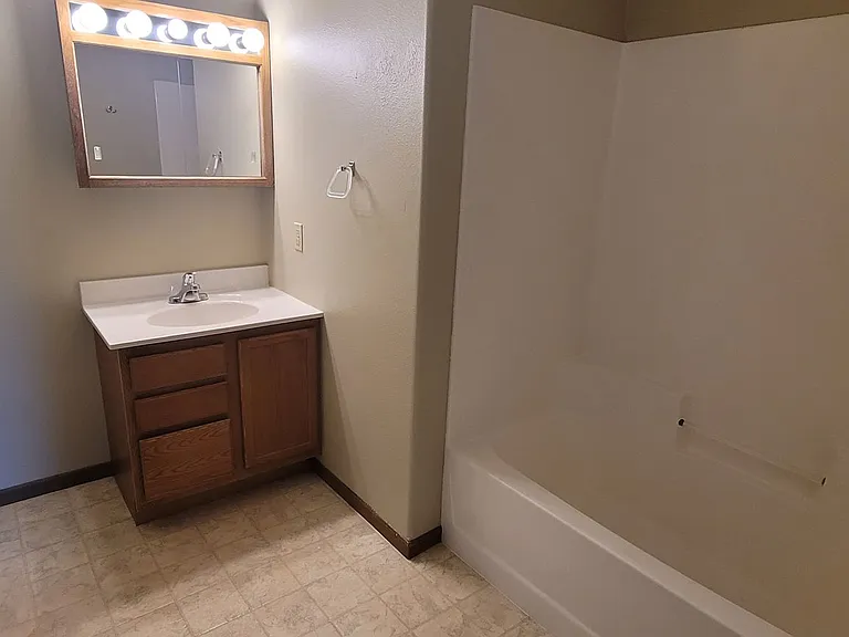 2306 Ash Ave NW — Photo 6