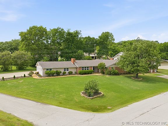 2nd image of 202 Meadow Rd
