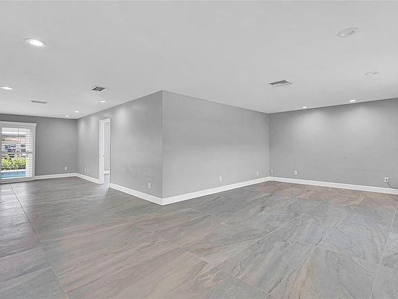 5th image of 3944 Doral Dr