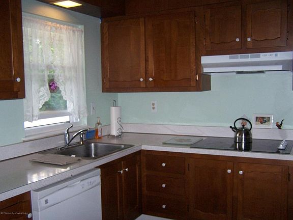 5th image of 353B Dorchester Dr
