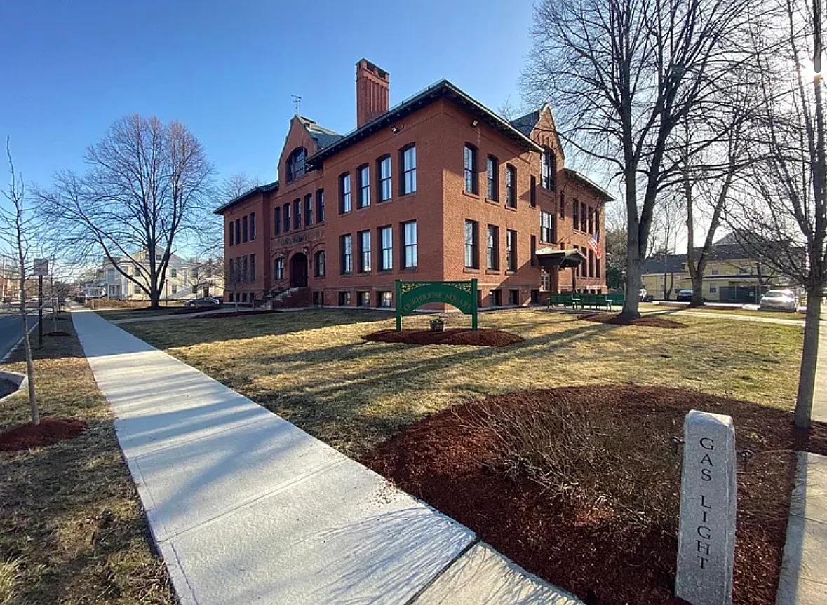 2 bed, $2,050 — Photo 1