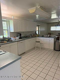 3rd image of 903 Jefferson Rd
