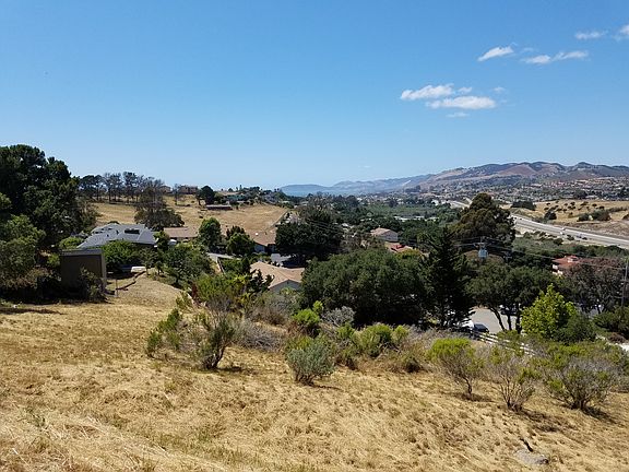 5th image of 1575 Hillcrest Dr