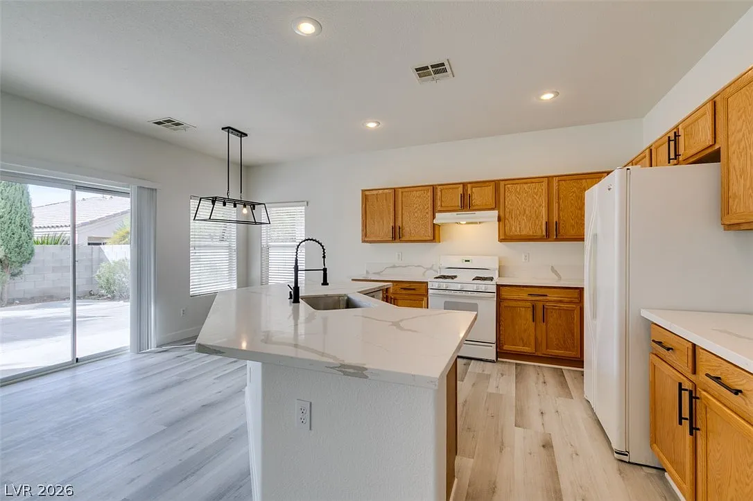 4 bed, 3.0 bath, 2225 sqft, $2,350 — Photo 3
