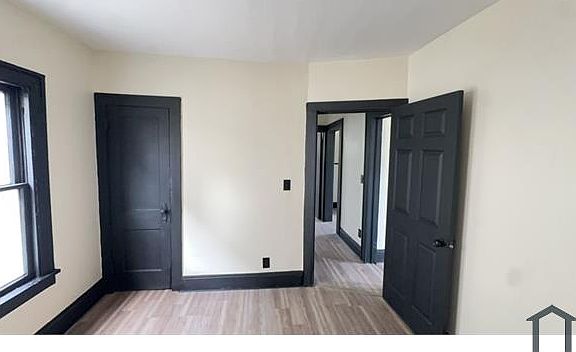 4th image of 3638 Menlo Rd