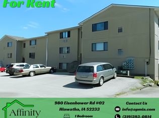 980 Eisenhower Rd APT 2, Hiawatha, IA 52233