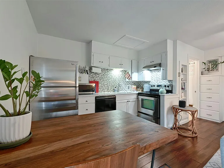 1103 Kenwood Ave #B — Photo 7