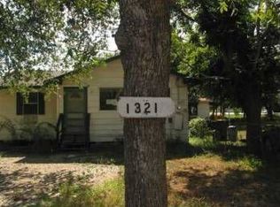 1321 Hondo St, Lockhart, TX 78644
