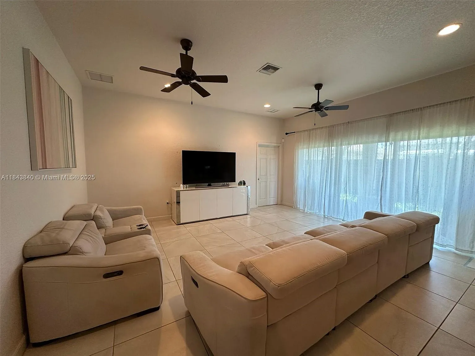 Dania Heights — Photo 4