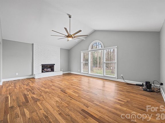 5th image of 7142 Forest Hills Dr