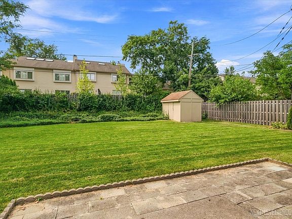 5th image of 2010 Paddock Ln