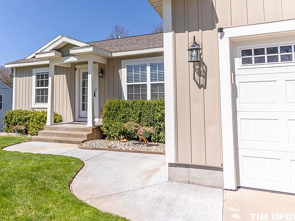 4th image of 3258 Sarah Cir