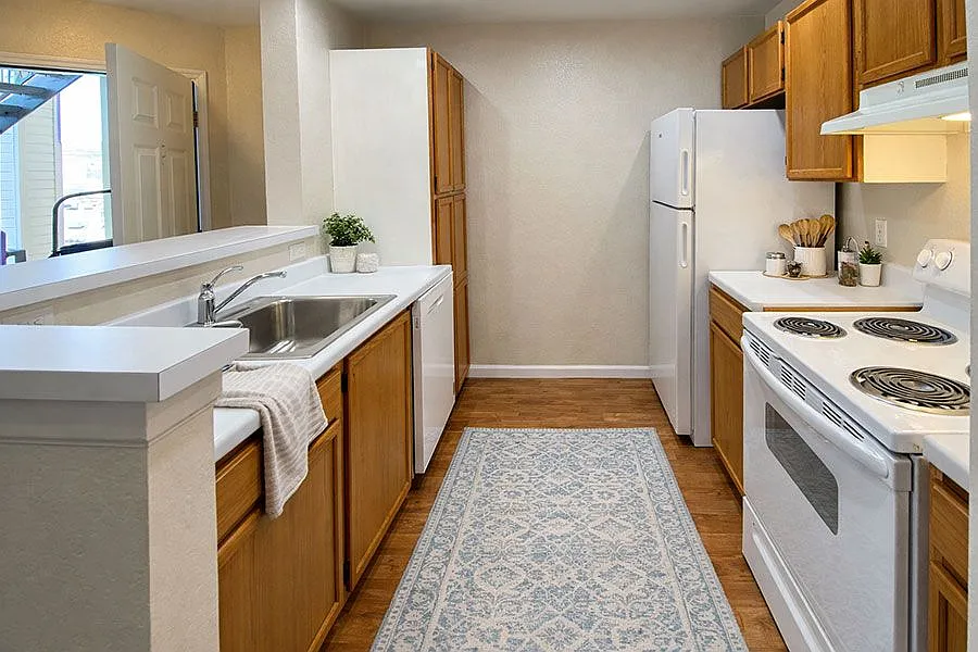 BRITTANY POINT APARTMENTS — Photo 2